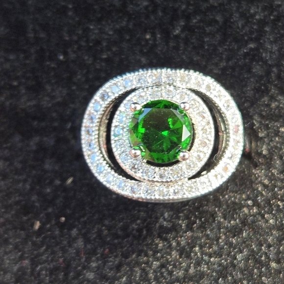 S925 Silver and Green Gemstone Ring Size 5 1/2 - Picture 2 of 8